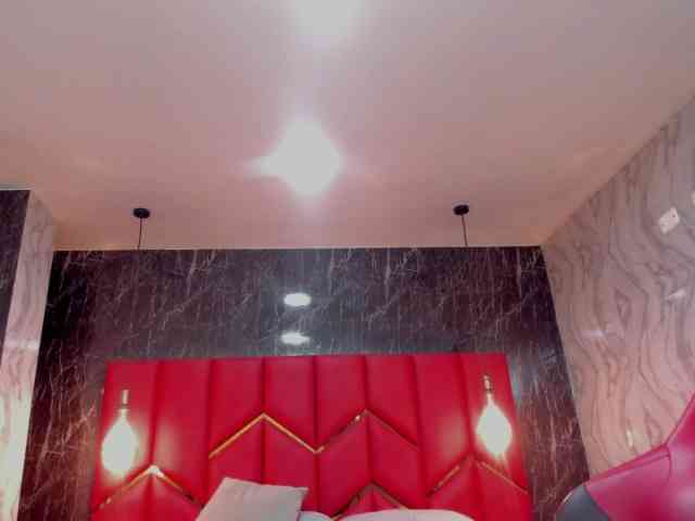 LatinaHoleQueen-1 webcam
