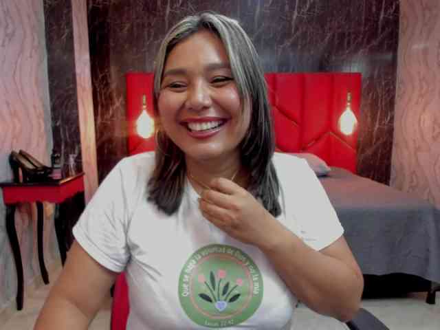 LatinaHoleQueen-1 webcam