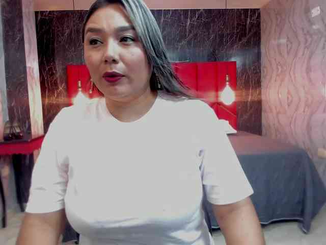 LatinaHoleQueen-1 webcam