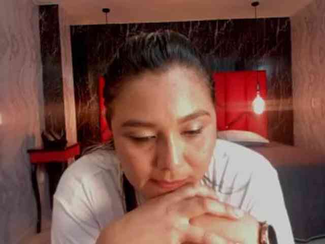 LatinaHoleQueen-1 LatinaHoleQueen-1