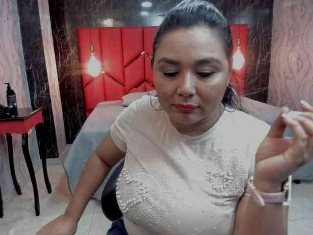 LatinaHoleQueen-1 webcam