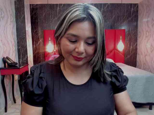 LatinaHoleQueen-1