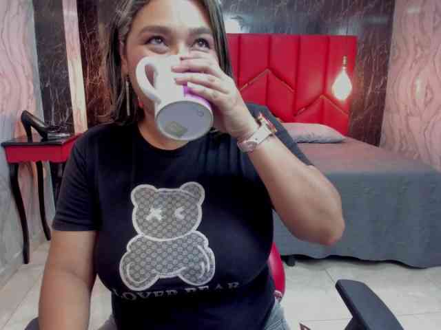 LatinaHoleQueen-1 webcam