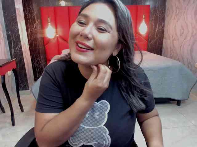 LatinaHoleQueen-1