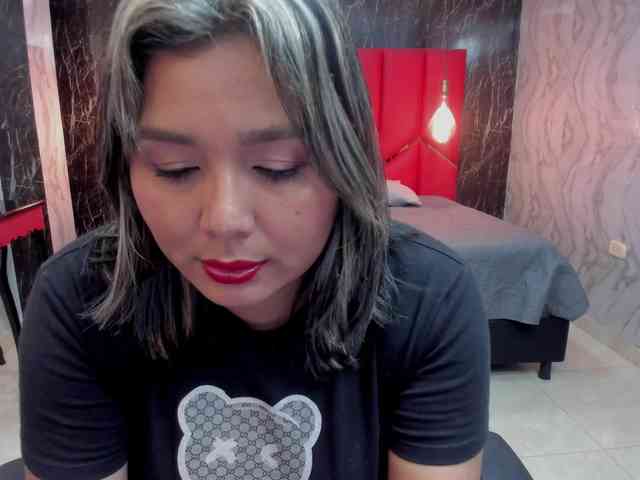 LatinaHoleQueen-1 webcam