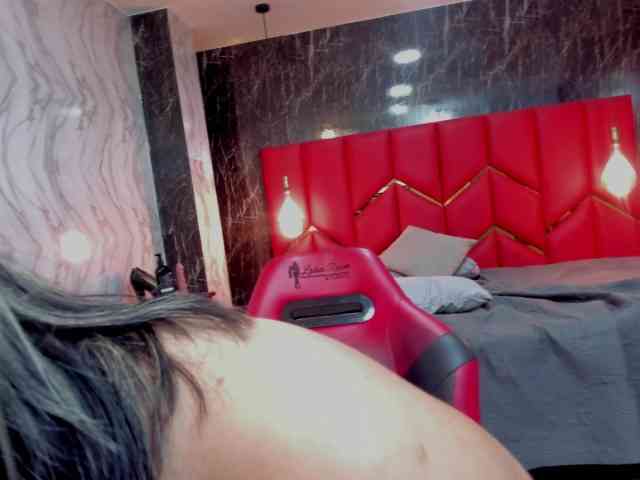 LatinaHoleQueen-1 webcam