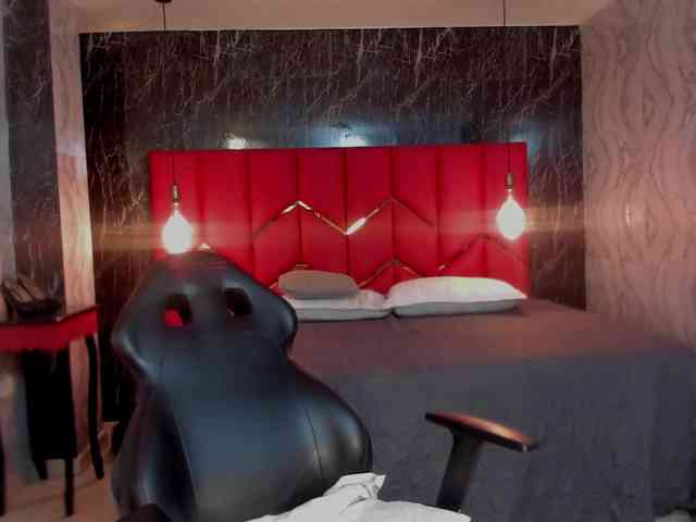 LatinaHoleQueen-1 webcam