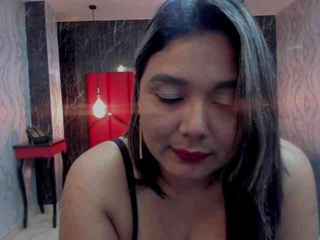 LatinaHoleQueen-1 LatinaHoleQueen-1