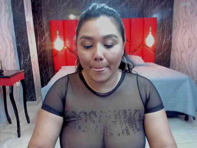 LatinaHoleQueen-1 webcam