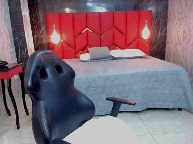 LatinaHoleQueen-1 webcam