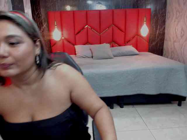 LatinaHoleQueen-1 webcam