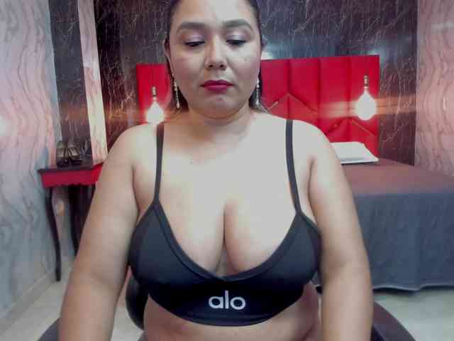 LatinaHoleQueen-1