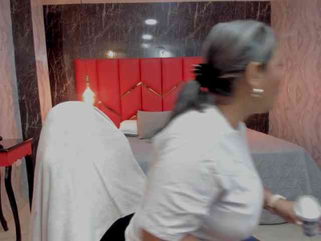LatinaHoleQueen-1 webcam