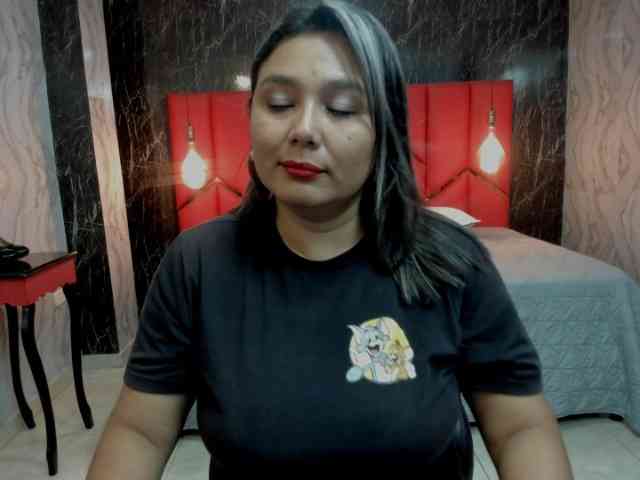LatinaHoleQueen-... Live Webcam on BongaCams