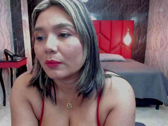LatinaHoleQueen-1
