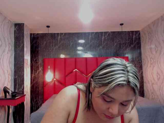 LatinaHoleQueen-1 webcam