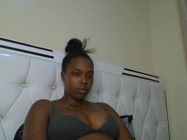 le modèle sexylittleprincess1 est en webcam porno dans un show sur le site bongacams, il possède les tags suivants: Ebony,Brunette,Hairy