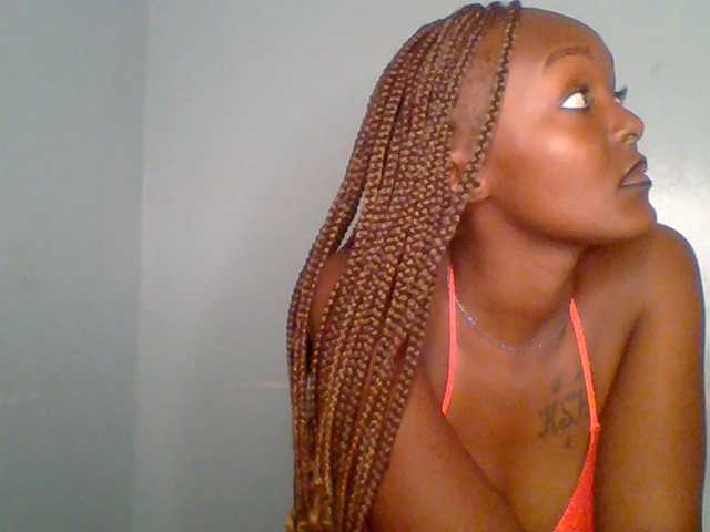 Sweet-spicydall, live now on BongaCams