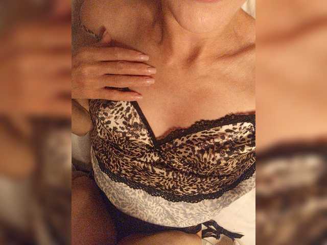 Alina-9999 live cam on BongaCams