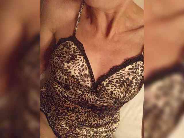Alina-9999 Live Webcam on BongaCams