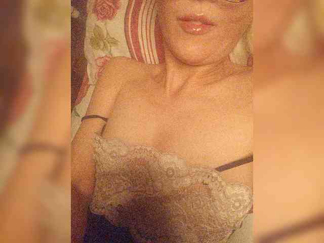 Alina-9999 webcam