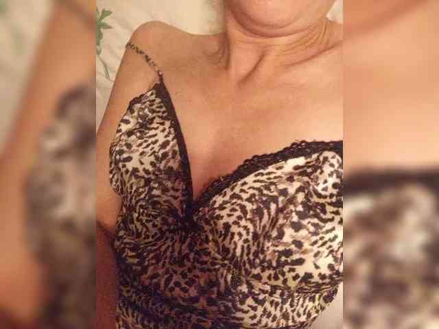 Alina-9999 Live Webcam on BongaCams