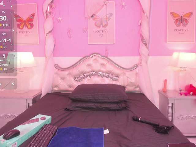 TaniaPierce live cam on BongaCams