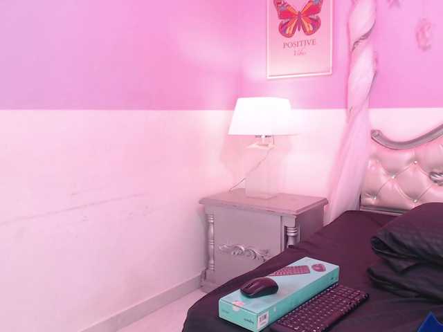 TaniaPierce live cam on BongaCams