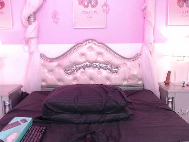 TaniaPierce live cam on BongaCams