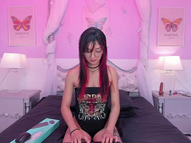 TaniaPierce live cam on BongaCams
