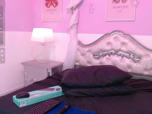 TaniaPierce live cam on BongaCams