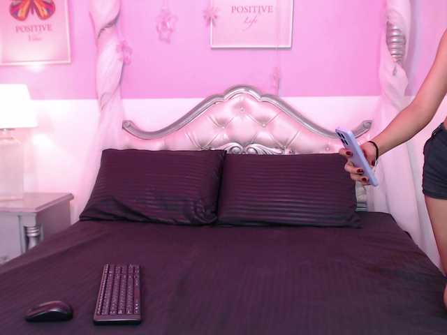 TaniaPierce webcam
