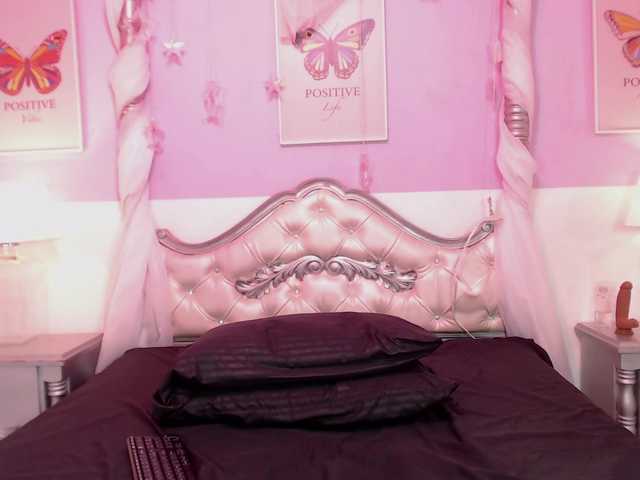 TaniaPierce live cam on BongaCams