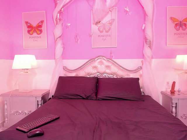 TaniaPierce live cam on BongaCams