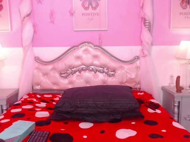 TaniaPierce live cam on BongaCams