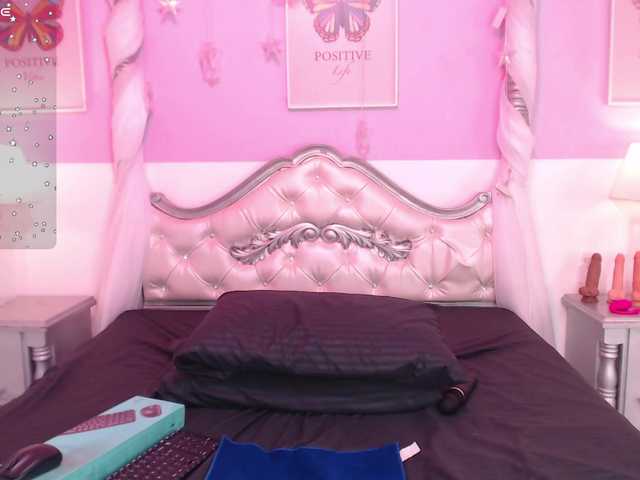 TaniaPierce live cam on BongaCams