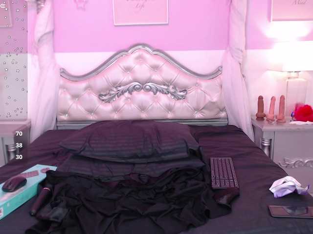 TaniaPierce live cam on BongaCams