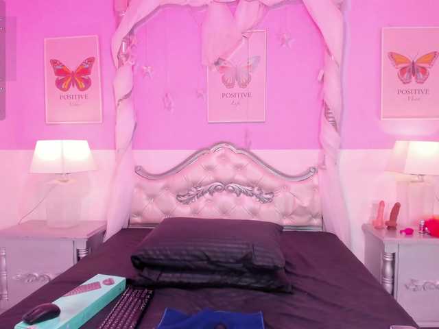 TaniaPierce live cam on BongaCams