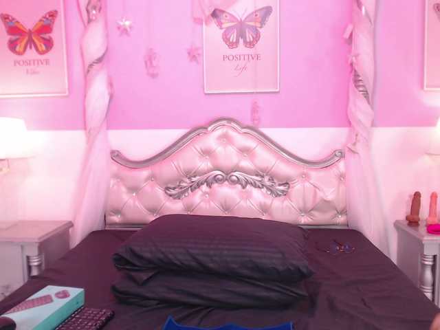TaniaPierce live cam on BongaCams