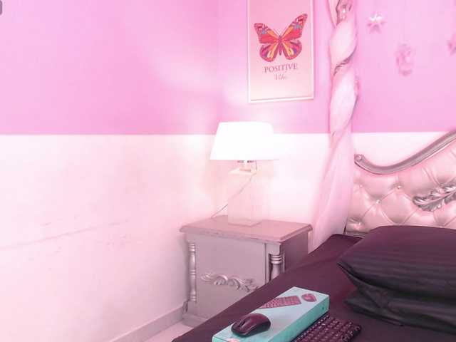 TaniaPierce live cam on BongaCams