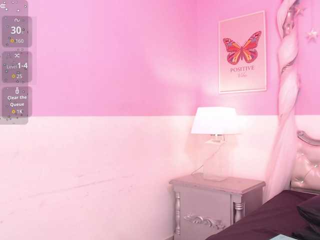 TaniaPierce live cam on BongaCams