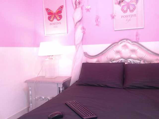 TaniaPierce live cam on BongaCams