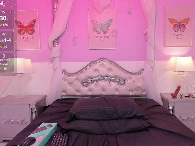 TaniaPierce live cam on BongaCams