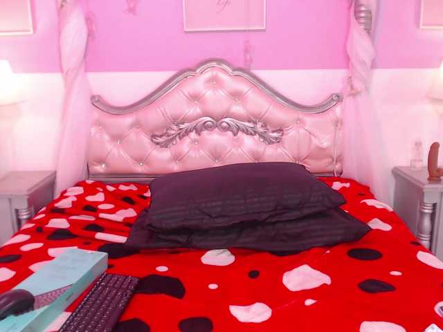 TaniaPierce live cam on BongaCams