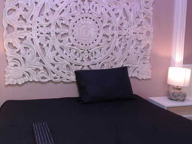 TaniaPierce live cam on BongaCams