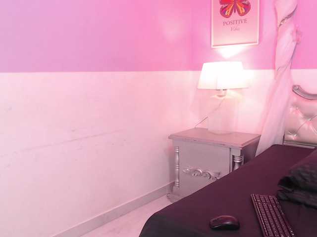 TaniaPierce live cam on BongaCams