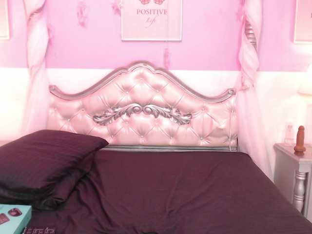 TaniaPierce live cam on BongaCams