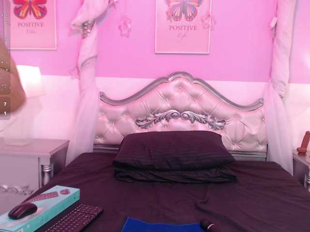 TaniaPierce live cam on BongaCams