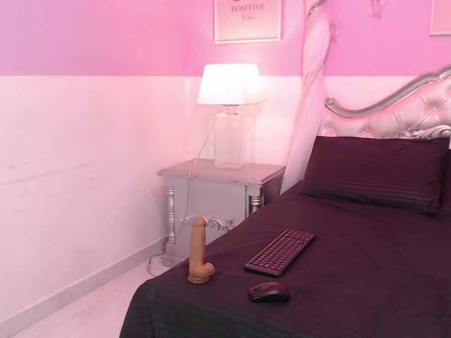TaniaPierce live cam on BongaCams