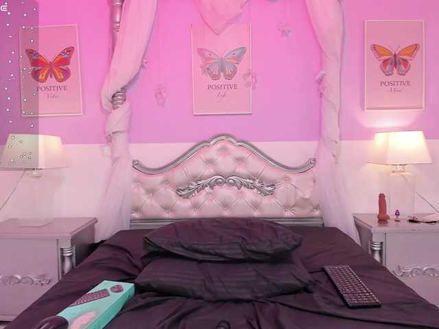 TaniaPierce live cam on BongaCams